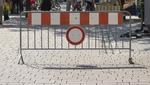 Vollsperrung mobile barrier with sign passage forbidden