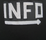 Schwarzer Hintergrund mit dem Text "Info"
