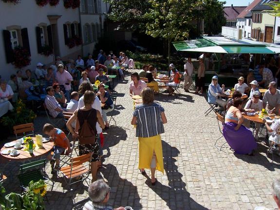 Menschen bei einem Fest